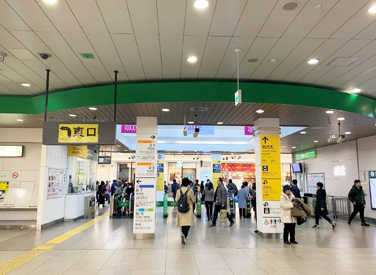 From the South Ticket Gate of JR Ofuna Station, walk toward the East Exit. 