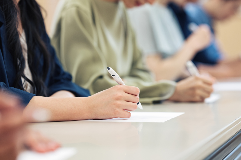 学生限定プランやユースホステルも活用