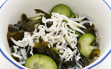 Seaweed mixed with Japanese vinegar