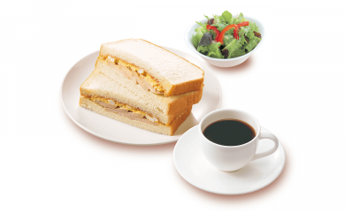 달걀과 허브 치킨 샌드위치(모닝 샐러드 제공) + 커피 or 홍차 or 오렌지 주스