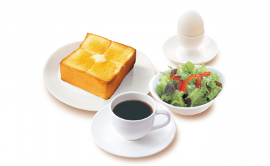 삶은 달걀 & 두껍게 썬 버터 토스트 + 커피 or 홍차 or 오렌지 주스 