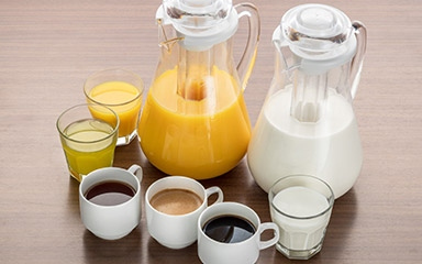 飲料區（綠茶、咖啡、柳橙汁、牛奶等）