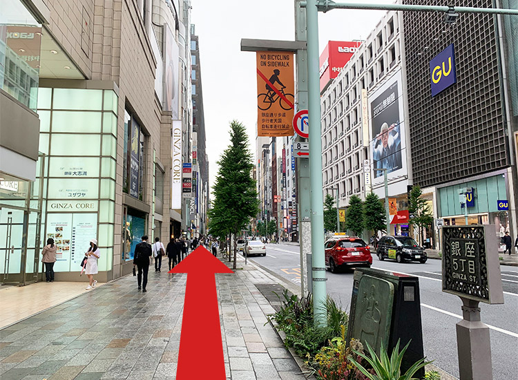 This is when you go outside of the station. Ginza Core will be on your left. Go straight until you see the "Lion Beer Hall". ※The main street on the right is Chuo-dori Street.