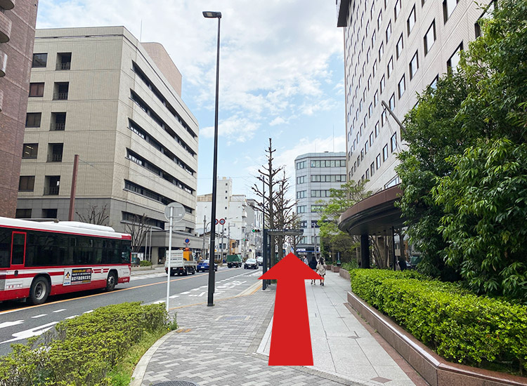 ホテル京阪京都グランデの前を右折します。