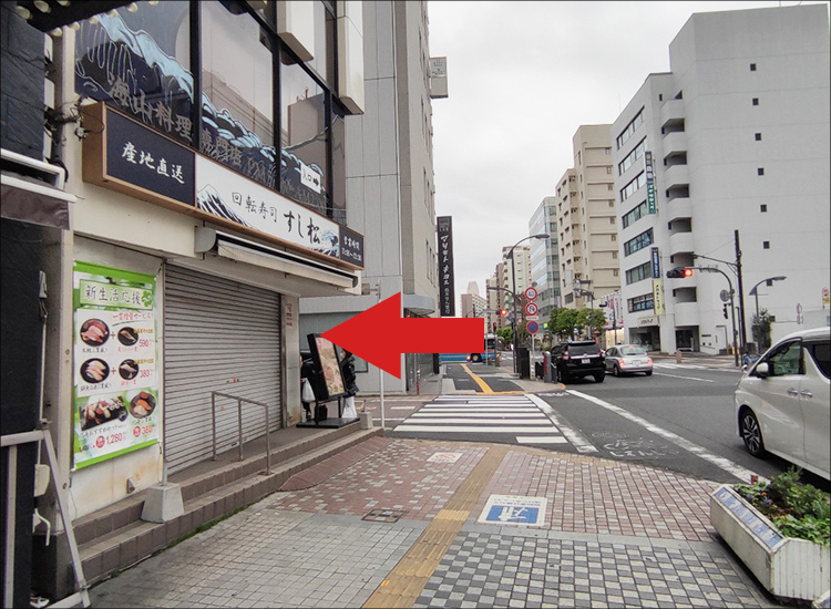Turn left at the corner of the Kaitenzushi (conveyor belt sushi) restaurant.