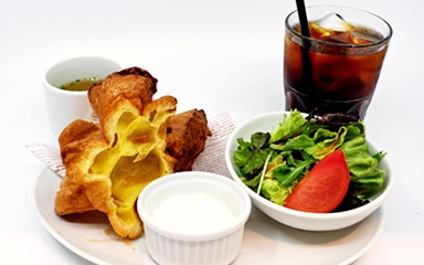優格 + POPOVER 麵包卷 + 沙拉 + 湯品 + 飲料（套餐範例）