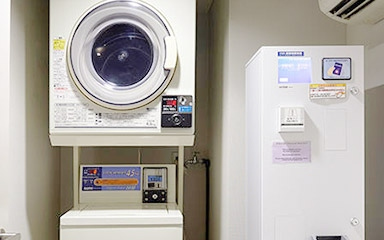 Coin-operated laundry 