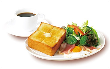 2.ベーコンエッグ厚切りトースト + 珈琲 or 紅茶 or オレンジジュース