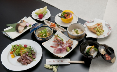 Samples of Kaiseki (traditional Japanese multiple course meal)