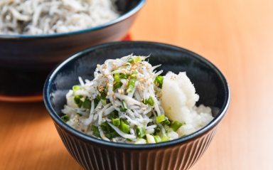 Shirasu (whitebait) on rice
