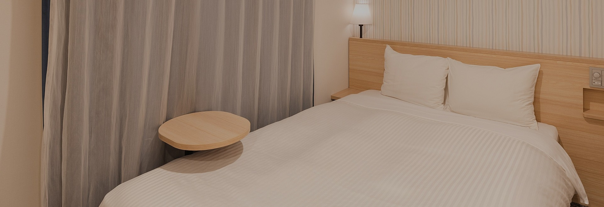 All rooms in our hotel have beds made by Serta, which boasts top-class performance in the U.S.