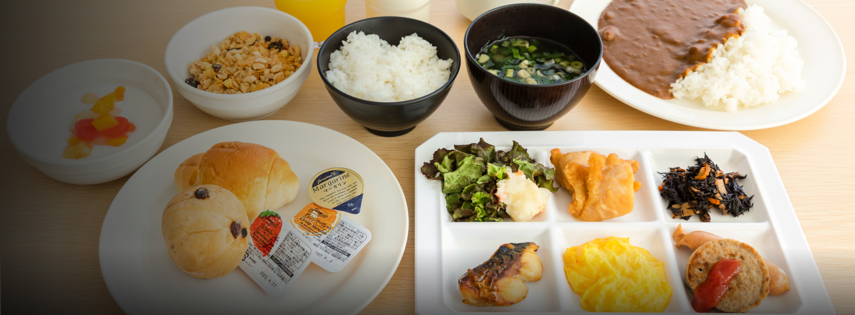 朝食は和洋食の日替わりメニューをご用意