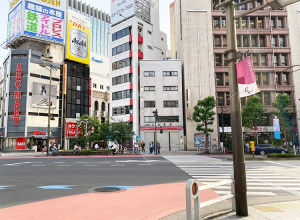 駿河台下交差点に到着します。