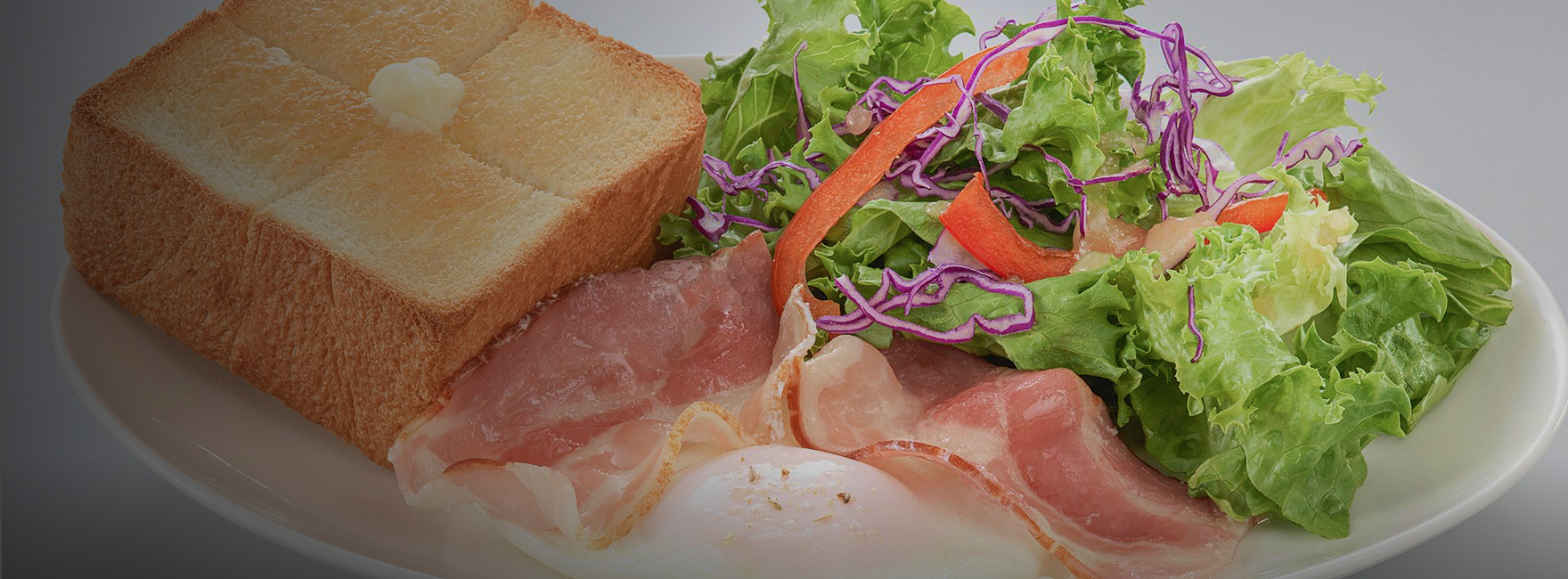 朝食は「上島珈琲店」にて、6種類のセットメニューをご用意