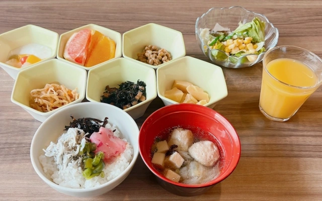 朝食盛り付け例