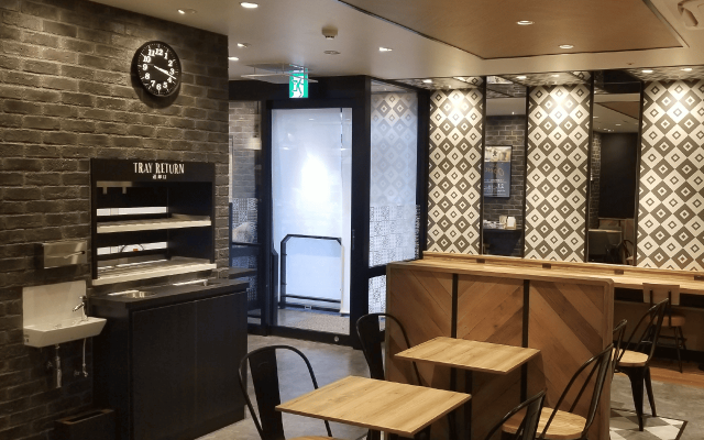 朝食会場（ミスタードーナツ）