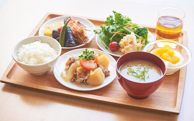 朝食盛り付け例
