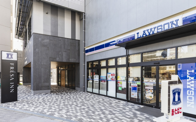 玄関（ローソン直結）