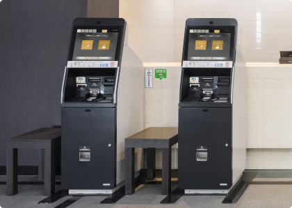 写真：セルフチェックイン・チェックアウト端末