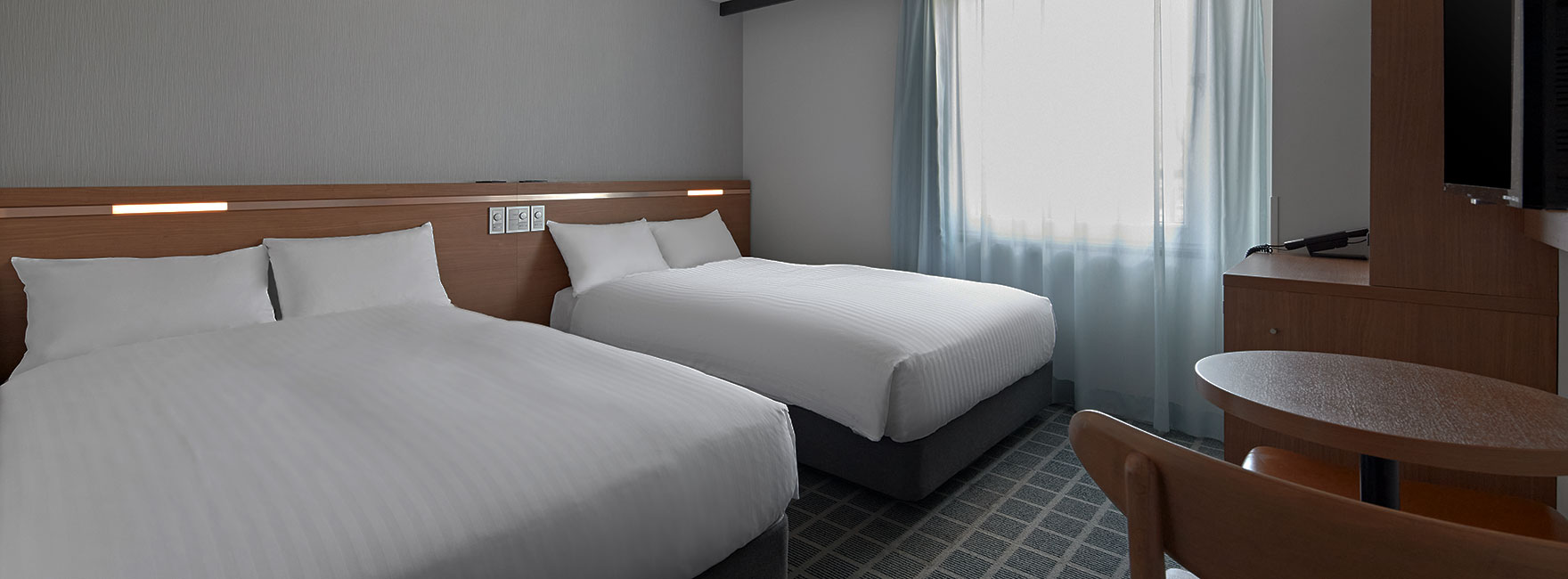 『最上の眠り』をお約束するシモンズ社製ベッドを全室に導入