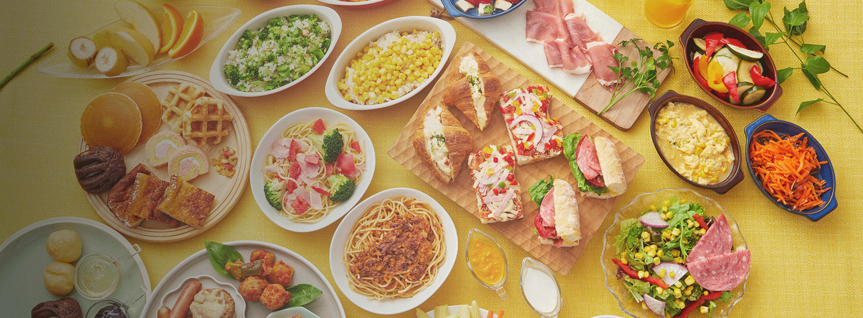 ホテル1階のイタリアンレストラングランドゥーカなんば店にて 彩り豊かなイタリアンビュッフェをご用意