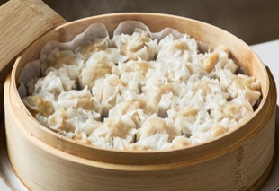 せいろで蒸したて　あつあつシュウマイ