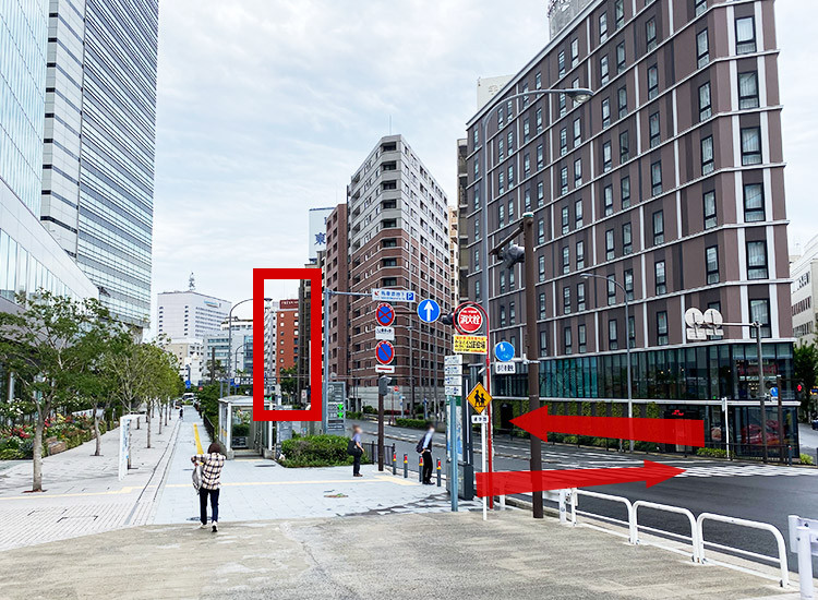 After crossing Benten Bridge, you will see a pedestrian crossing on the right side. Cross that pedestrian crossing and walk along Hotel Resol in the left direction. After passing Toyoko Inn, the brick-colored building you will see is Fresa Inn Yokohama-Sakuragicho.