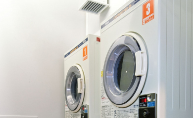 Coin-operated laundry (2nd floor)