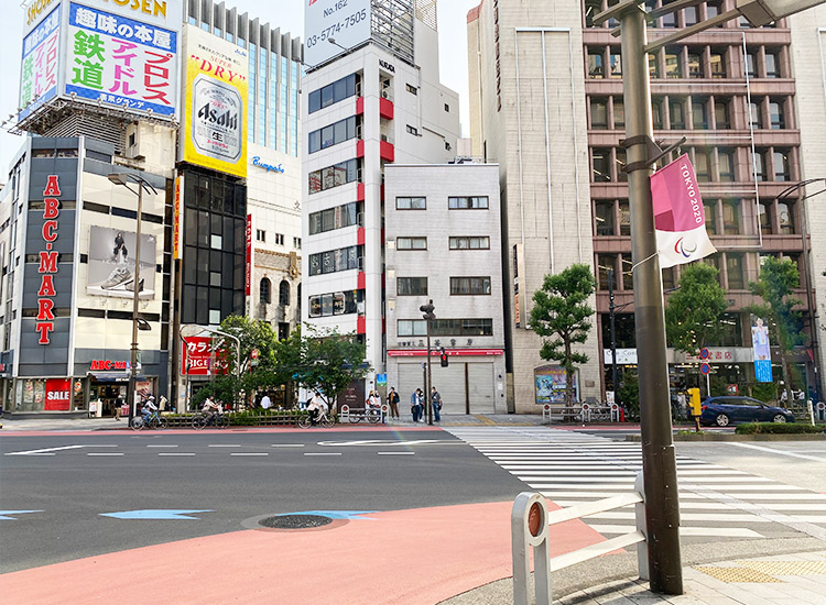 抵達駿河台下十字路口