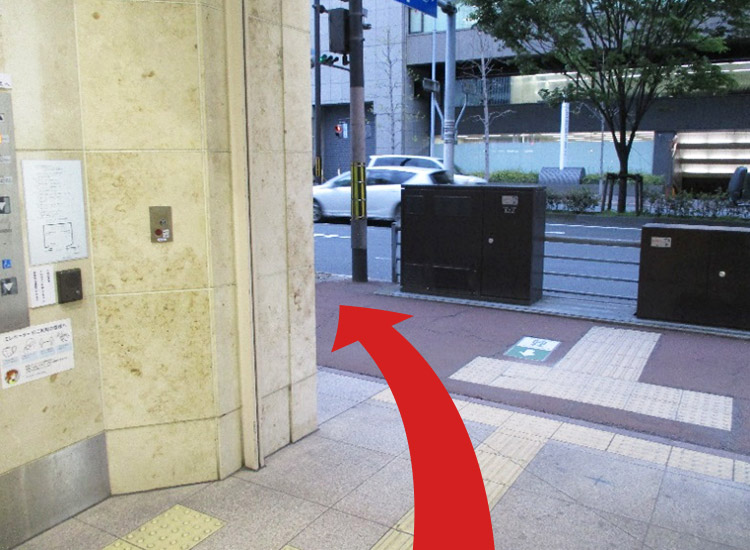 When you get to the ground level, turn left on the street.