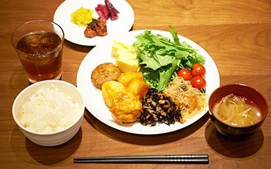 음식 플레이팅 예시(매일 바뀌는 요리)
