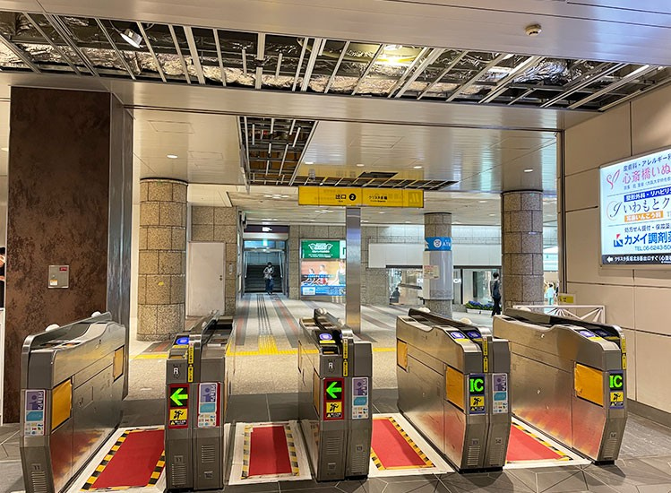 御堂筋線　心斎橋駅　2番出口から出ます。