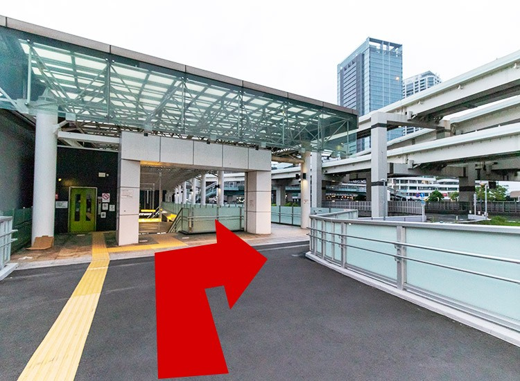 不下楼梯向右走。