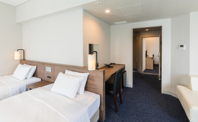 Connecting Room
