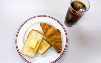 吐司 + 牛角麵包
+ 以下飲料