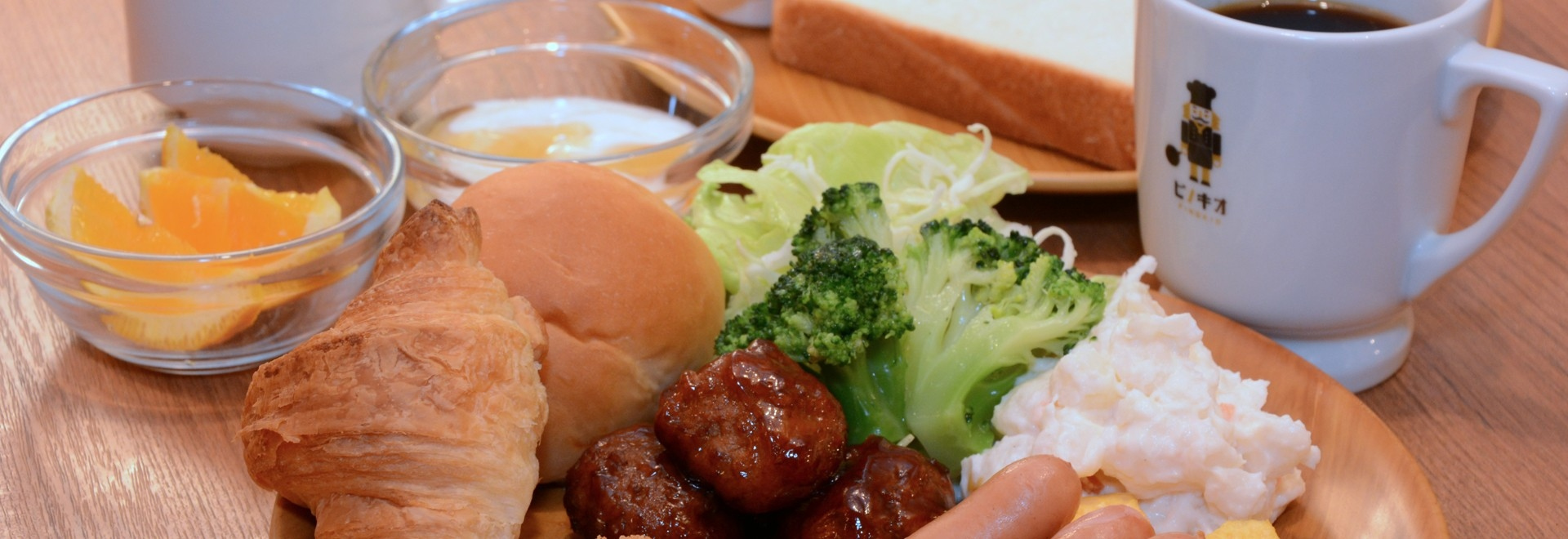 Breakfast with buffet menu and freshly ground coffee