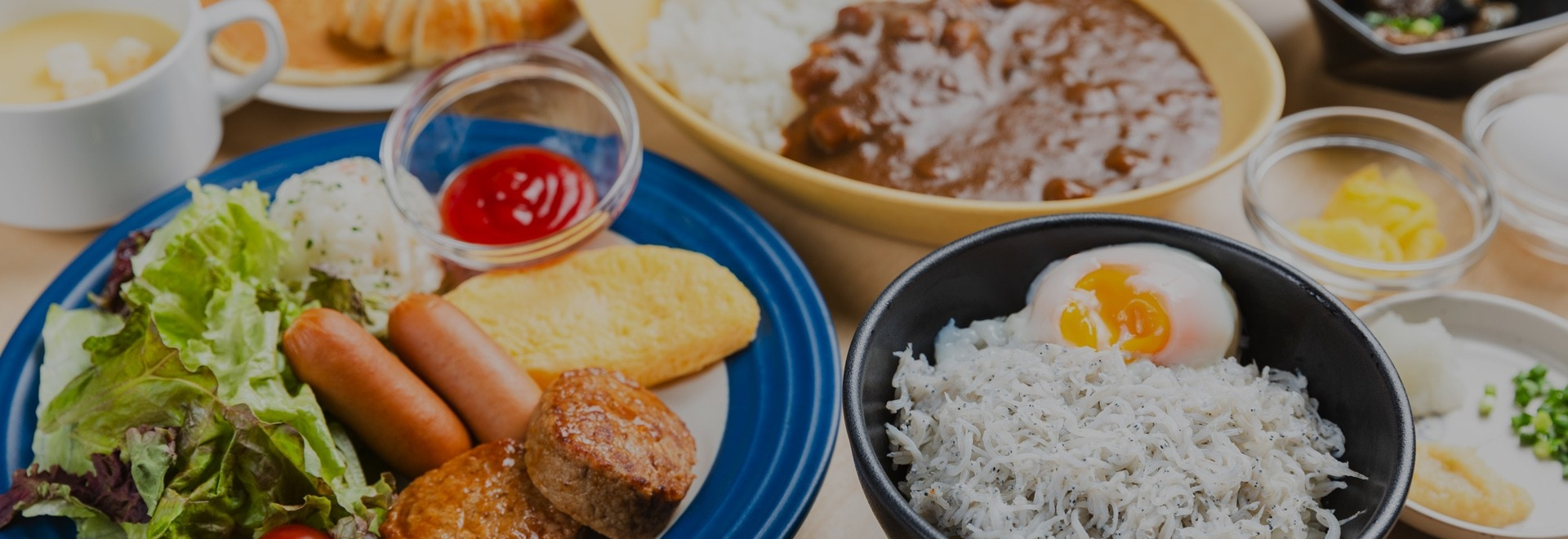 We offer Japanese and Western-style set meals and half buffets.
