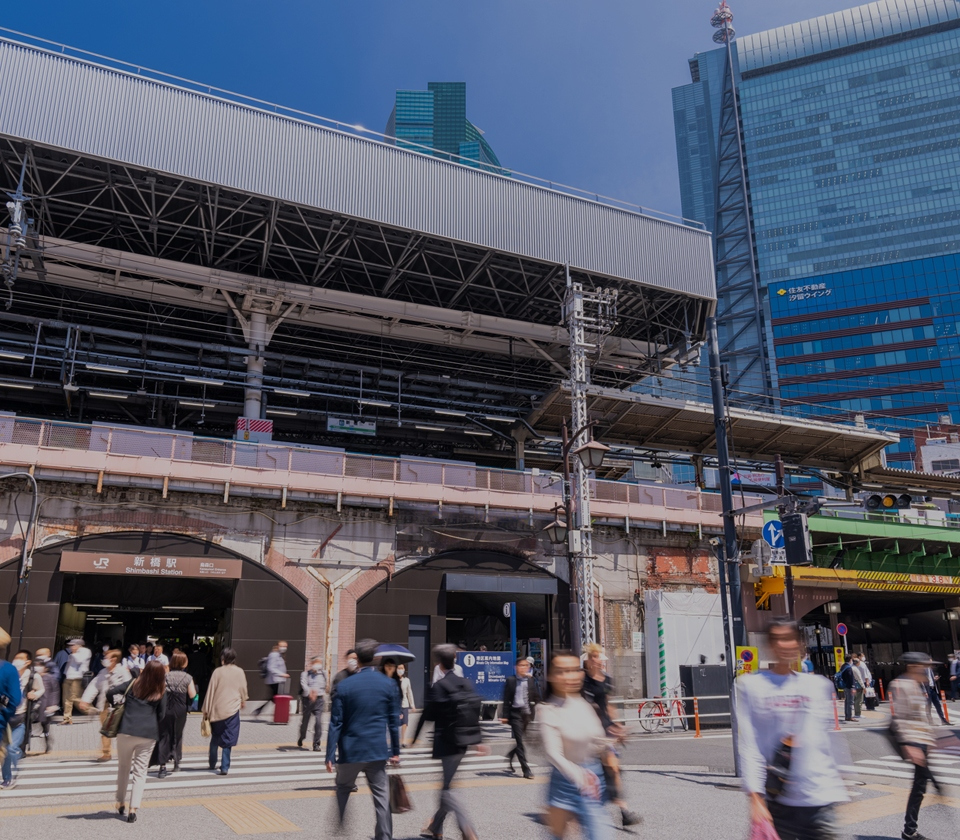A 4 minute walk from the Karasumori Exit in Shimbashi Station on the JR Lines