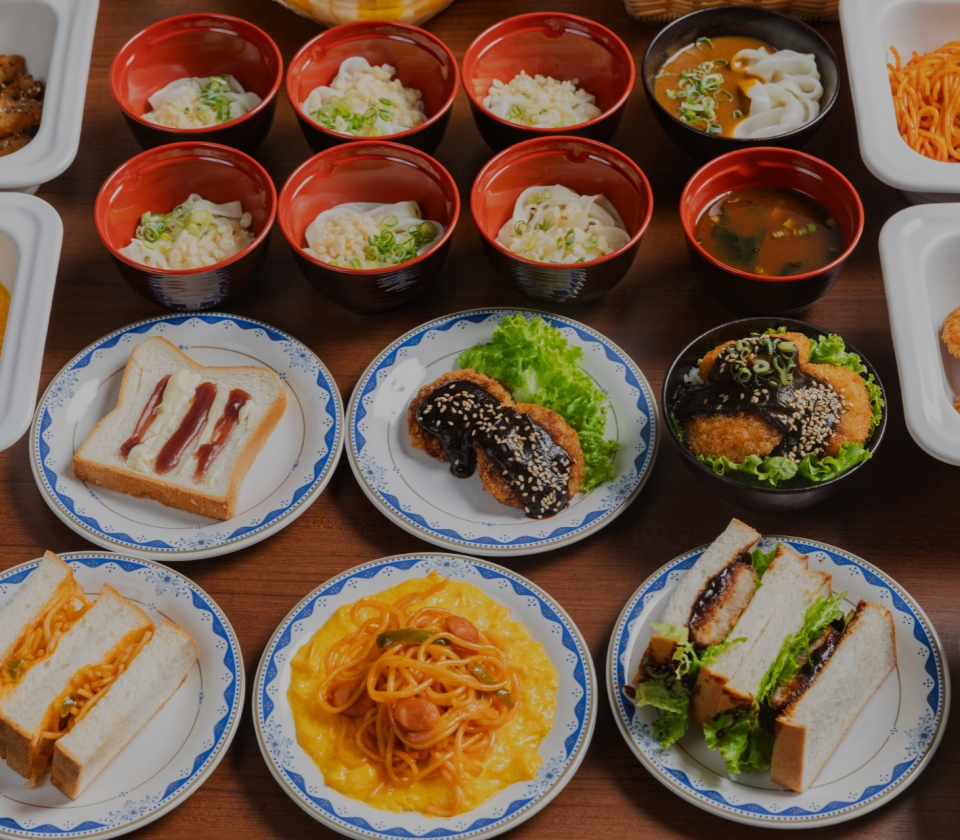 We offer a Japanese and Western buffet featuring Nagoya cuisine