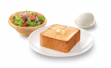 삶은 달걀 & 두껍게 썬 버터 토스트 + 커피 or 홍차 or 오렌지 주스