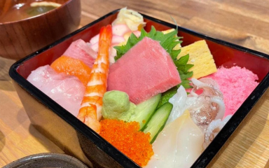 D. 主厨发办海鲜盖饭