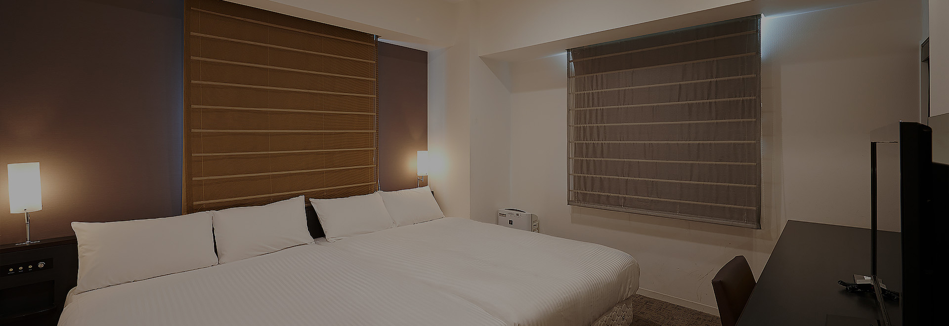 All of our designer rooms are equipped with Sealy Beds, U.S. No.1 bed maker in share.