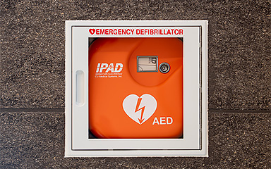 AED（自动体外心脏去颤器）
