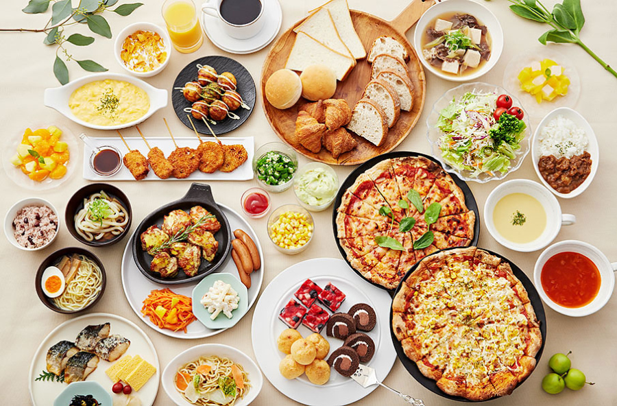 大阪名物をはじめとする品揃え豊富な約50種類の和洋バイキング