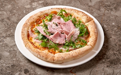 Jambon and Arugula Pizza