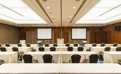 1F Main Conference Room　Fuyo　2/3： Classroom setup (maximum 112 seats)