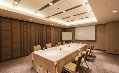2F Small Conference Room ｜ Menuette: Face-to-face setup (8 seats)